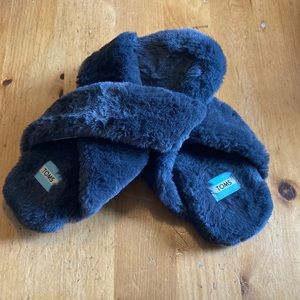 TOM’s Susie slippers!